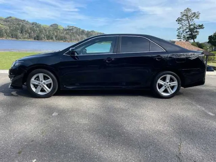 BLACK, 2013 TOYOTA CAMRY Image 2