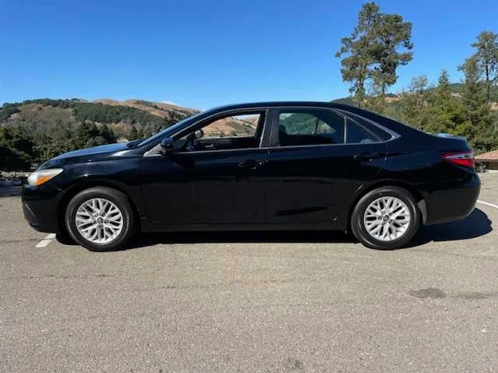 BLACK, 2017 TOYOTA CAMRY Image 2