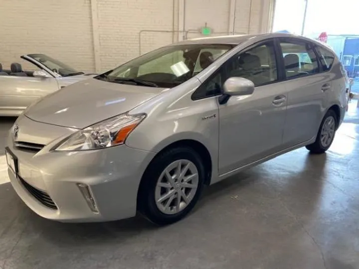 SILVER, 2014 TOYOTA PRIUS Image 3