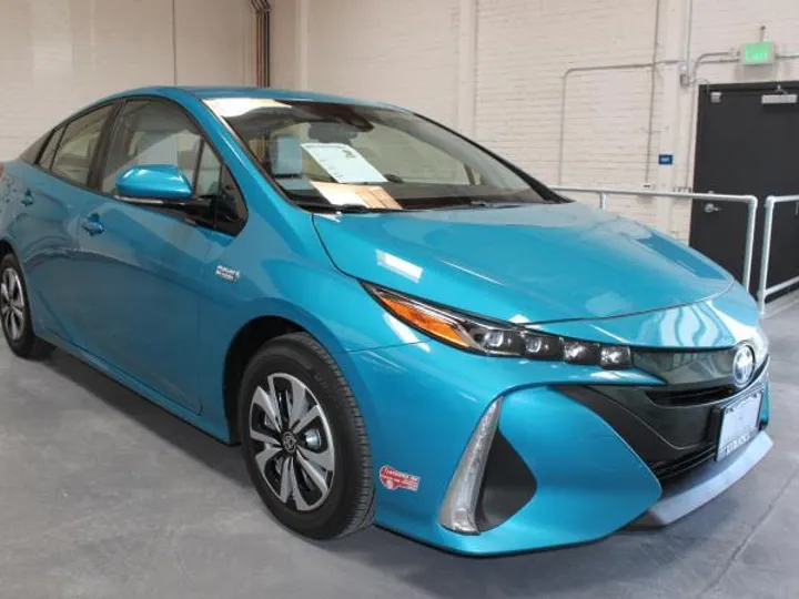 BLUE, 2017 TOYOTA PRIUS PLUG-IN Image 3