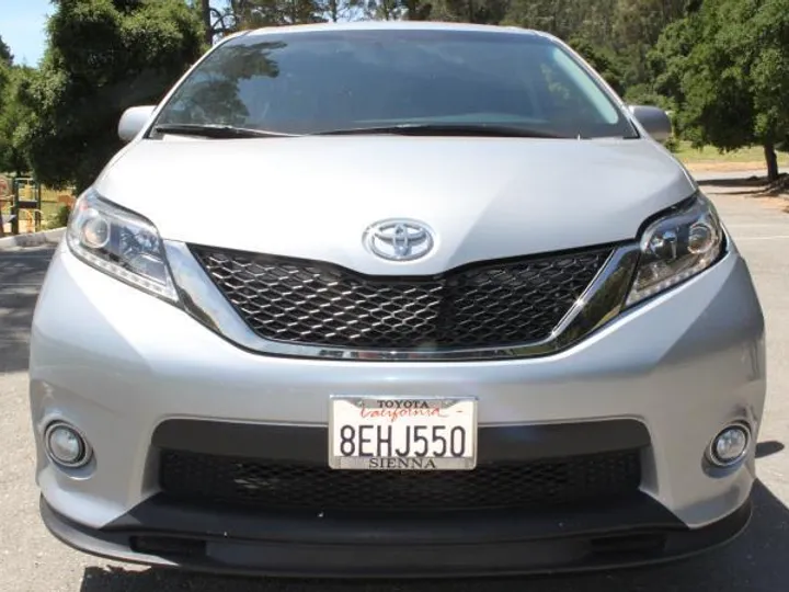 GRAY, 2016 TOYOTA SIENNA Image 7