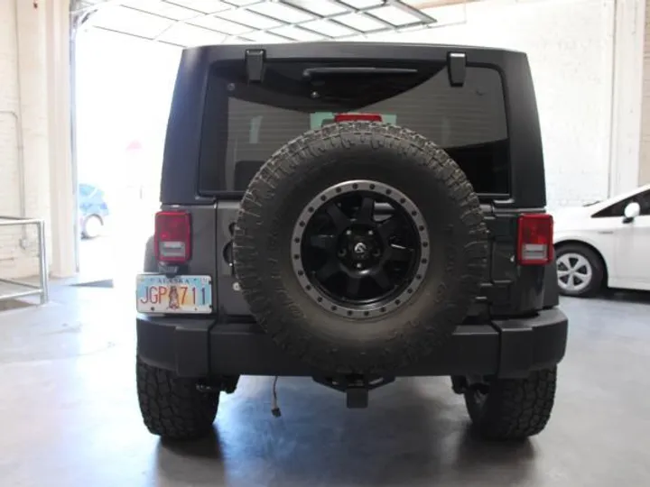 GRAY, 2017 JEEP WRANGLER Image 20