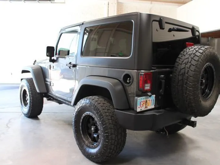 GRAY, 2017 JEEP WRANGLER Image 19