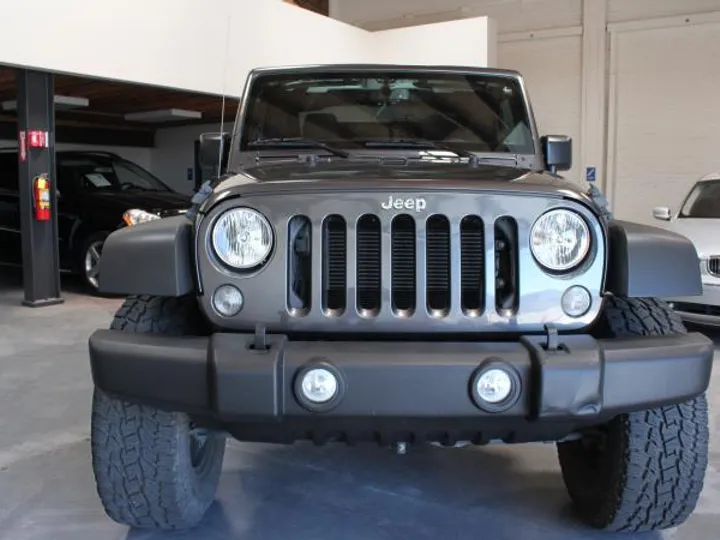 GRAY, 2017 JEEP WRANGLER Image 9