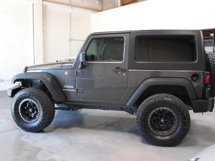 GRAY, 2017 JEEP WRANGLER Image 18