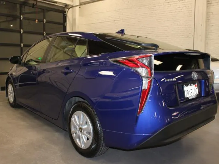 BLUE, 2016 TOYOTA PRIUS Image 4