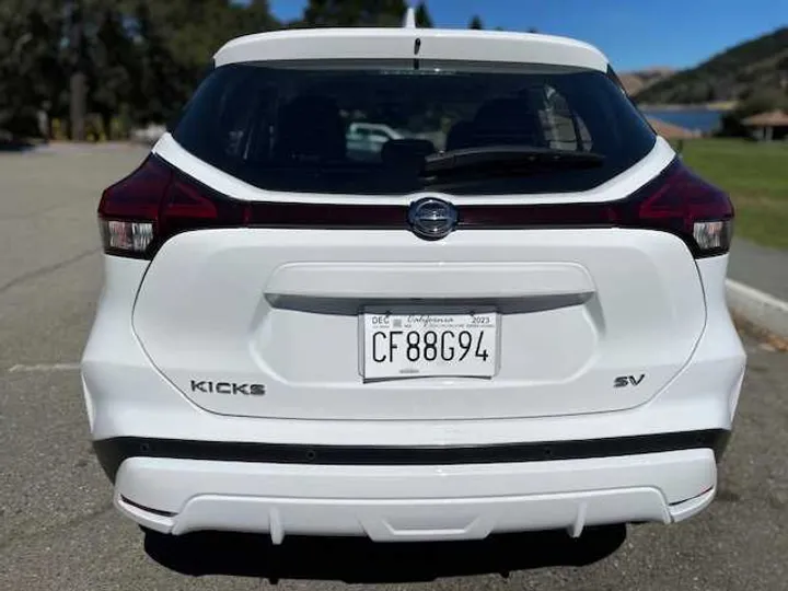 WHITE, 2021 NISSAN KICKS Image 4