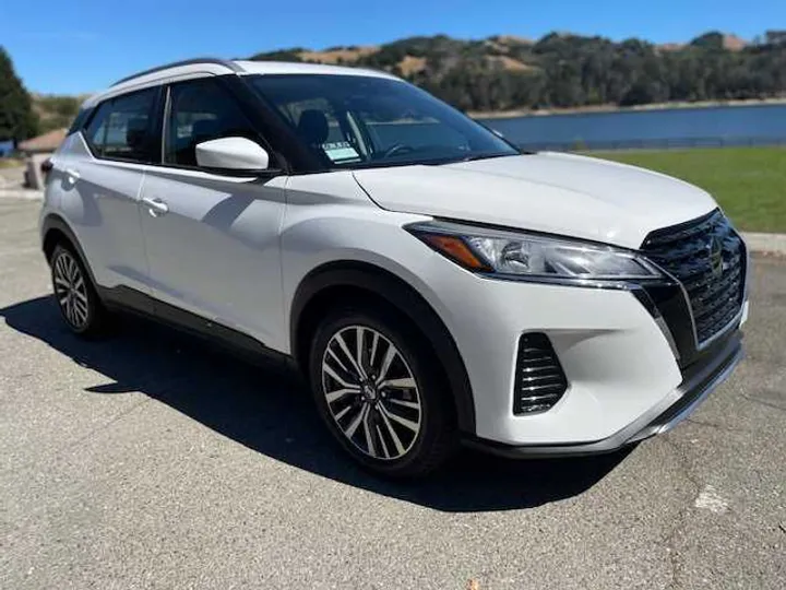 WHITE, 2021 NISSAN KICKS Image 5