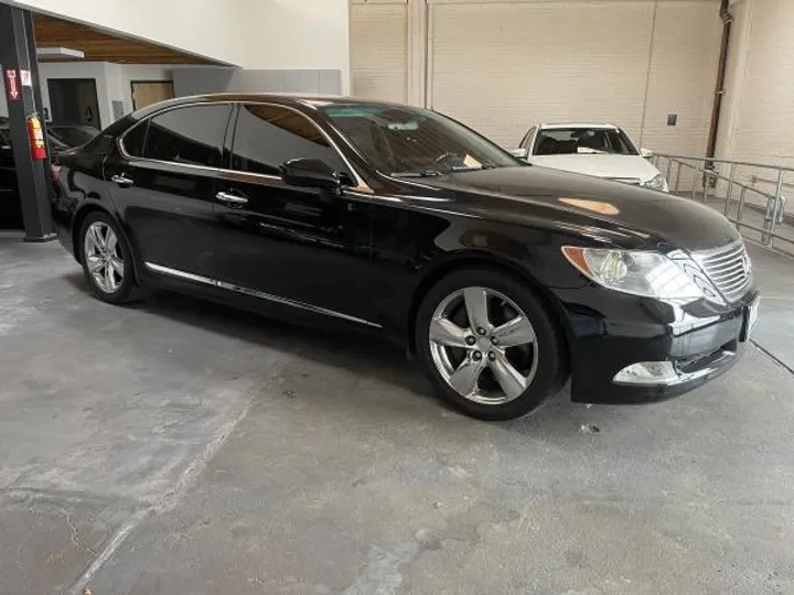 BLACK, 2007 LEXUS LS 460 Image 4