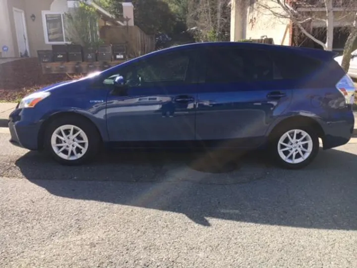 BLUE, 2012 TOYOTA PRIUS V Image 2