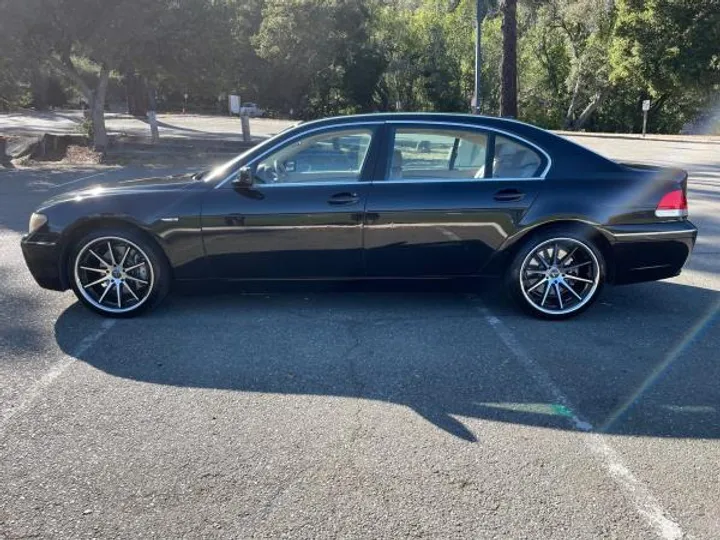 BLACK, 2002 BMW 7 SERIES Image 6