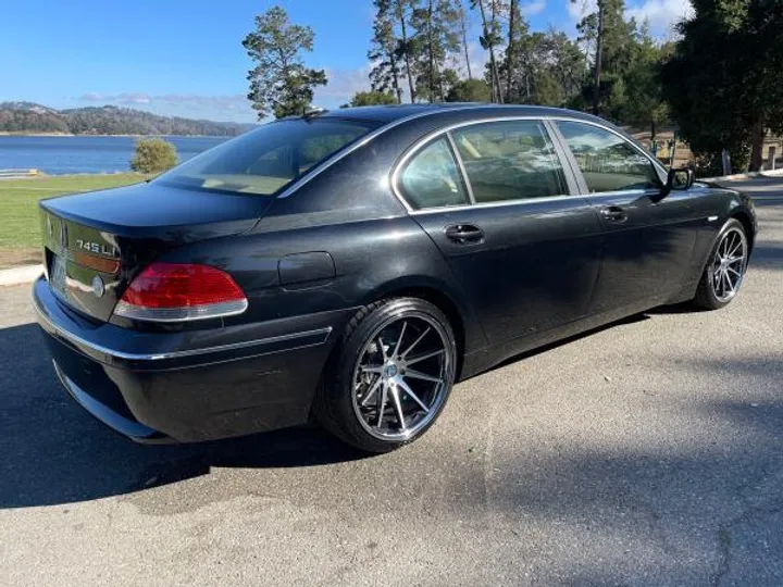 BLACK, 2002 BMW 7 SERIES Image 3