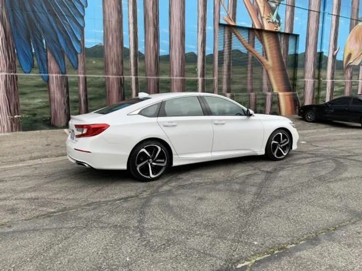 WHITE, 2018 HONDA ACCORD Image 2