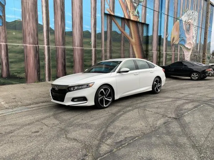 WHITE, 2018 HONDA ACCORD Image 3