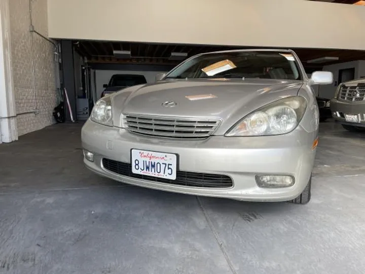 SILVER, 2005 LEXUS ES 300 Image 2