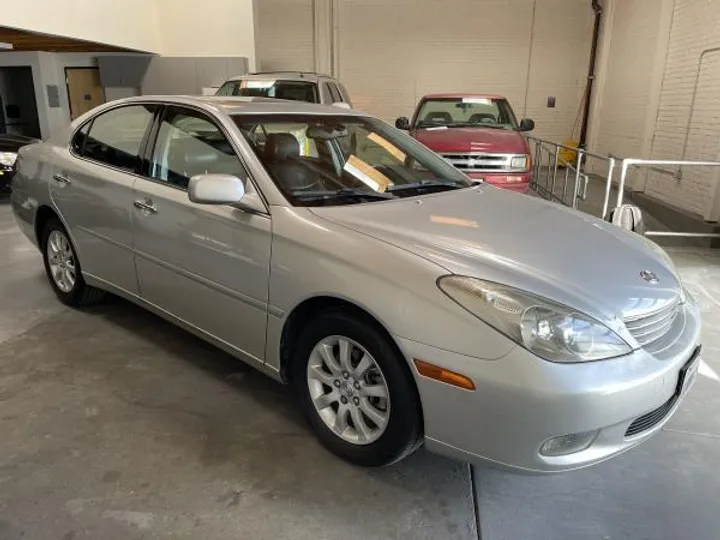 SILVER, 2005 LEXUS ES 300 Image 5