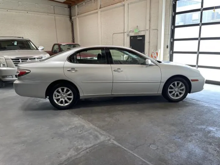 SILVER, 2005 LEXUS ES 300 Image 6