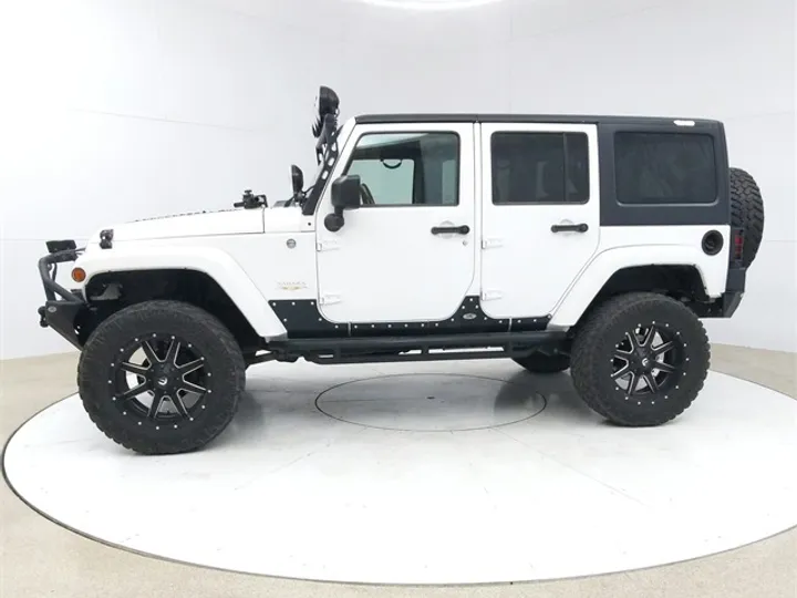 Bright White Clearcoat, 2014 JEEP WRANGLER Image 4