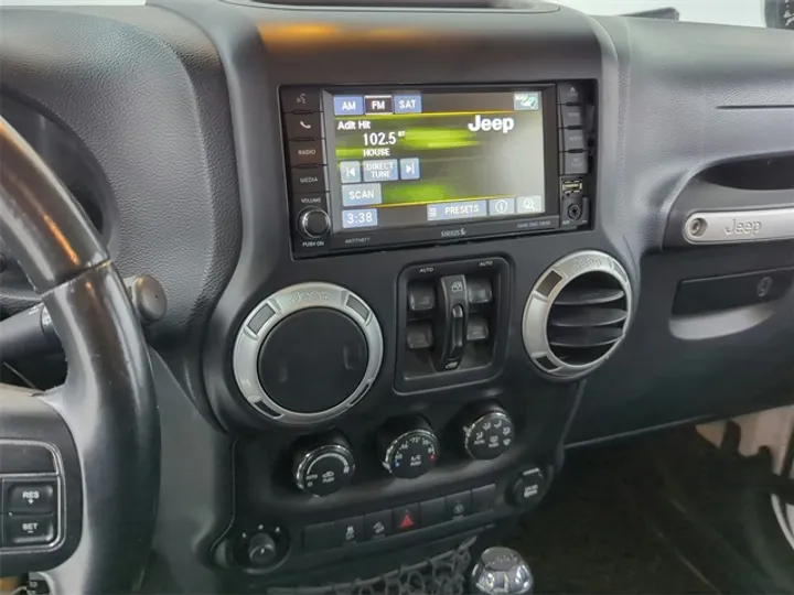 Bright White Clearcoat, 2014 JEEP WRANGLER Image 12