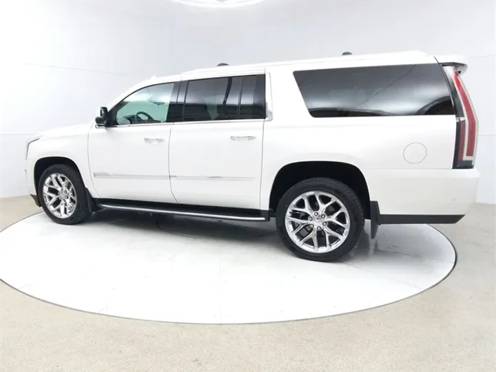 Crystal White Tricoat, 2017 CADILLAC ESCALADE ESV Image 5