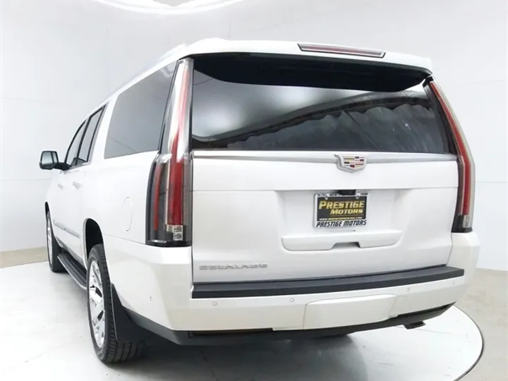 Crystal White Tricoat, 2017 CADILLAC ESCALADE ESV Image 6