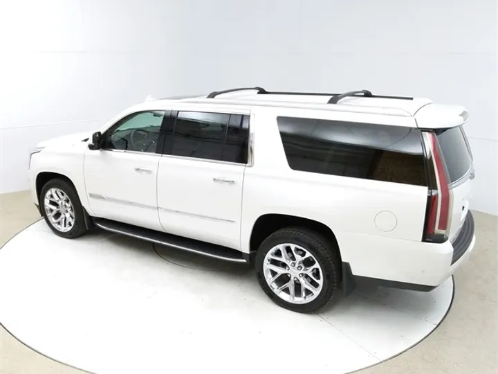 Crystal White Tricoat, 2017 CADILLAC ESCALADE ESV Image 15