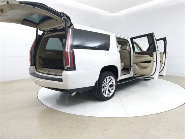 Crystal White Tricoat, 2017 CADILLAC ESCALADE ESV Image 12