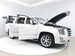 Crystal White Tricoat, 2017 CADILLAC ESCALADE ESV Thumnail Image 9