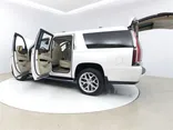 Crystal White Tricoat, 2017 CADILLAC ESCALADE ESV Thumnail Image 11