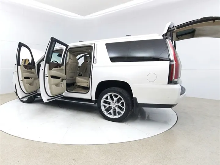 Crystal White Tricoat, 2017 CADILLAC ESCALADE ESV Image 11