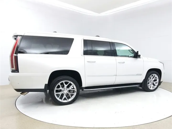 Crystal White Tricoat, 2017 CADILLAC ESCALADE ESV Image 8