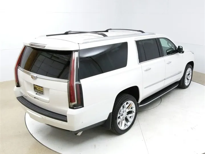 Crystal White Tricoat, 2017 CADILLAC ESCALADE ESV Image 16