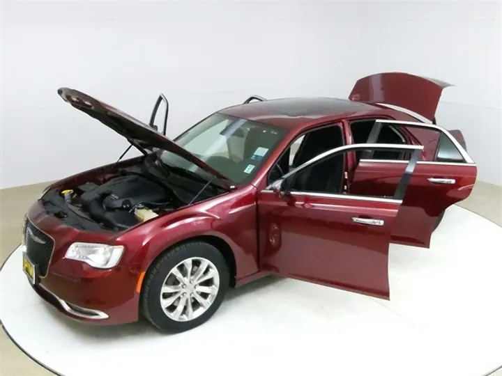 Velvet Red Pearlcoat, 2019 CHRYSLER 300 Image 18