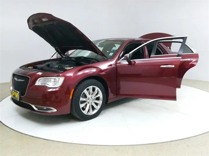 Velvet Red Pearlcoat, 2019 CHRYSLER 300 Image 10