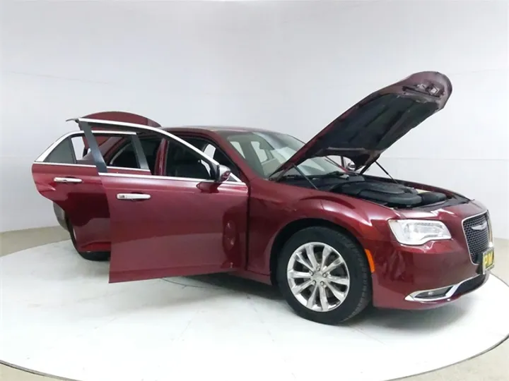 Velvet Red Pearlcoat, 2019 CHRYSLER 300 Image 9