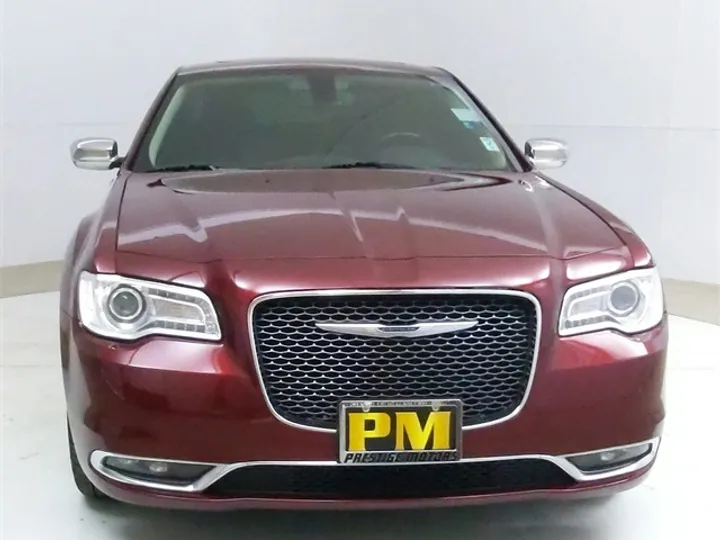 Velvet Red Pearlcoat, 2019 CHRYSLER 300 Image 2