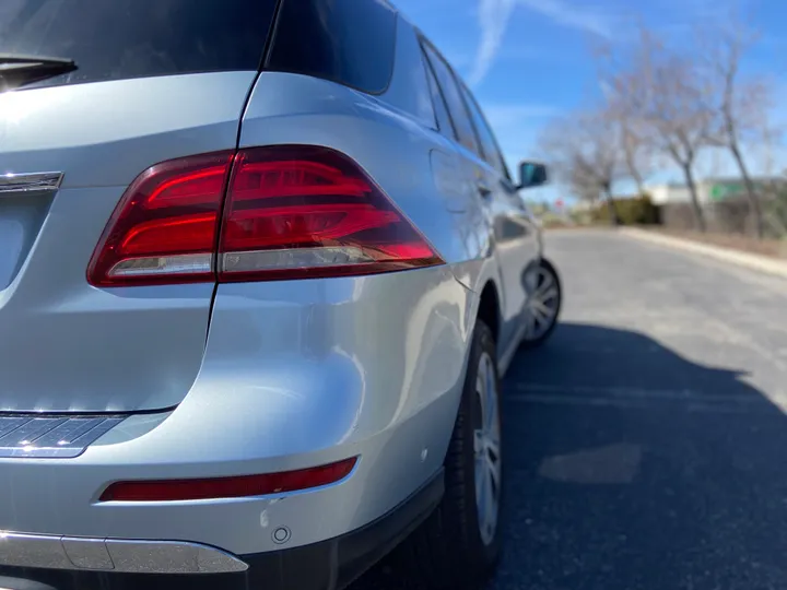 SILVER, 2016 MERCEDES-BENZ GLE Image 28