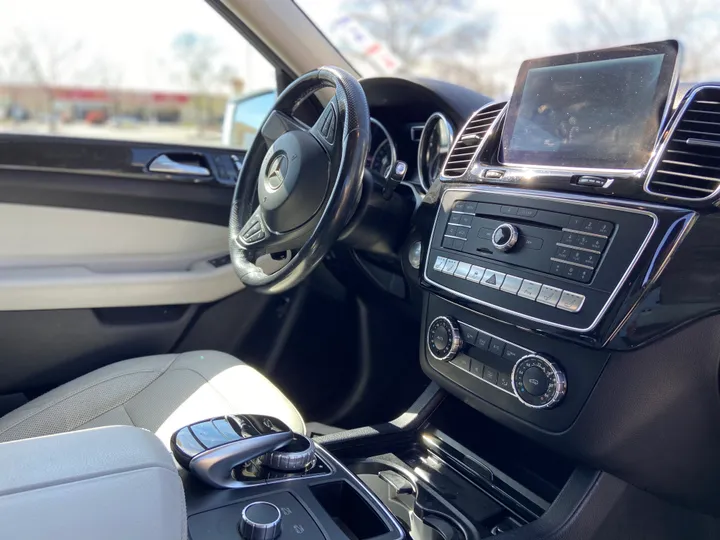 SILVER, 2016 MERCEDES-BENZ GLE Image 32