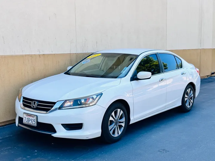 WHITE, 2015 HONDA ACCORD Image 2