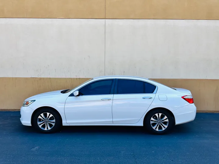 WHITE, 2015 HONDA ACCORD Image 3