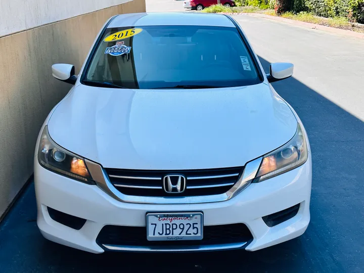 WHITE, 2015 HONDA ACCORD Image 4