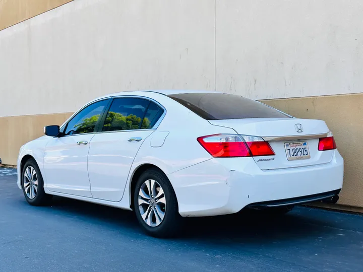 WHITE, 2015 HONDA ACCORD Image 6