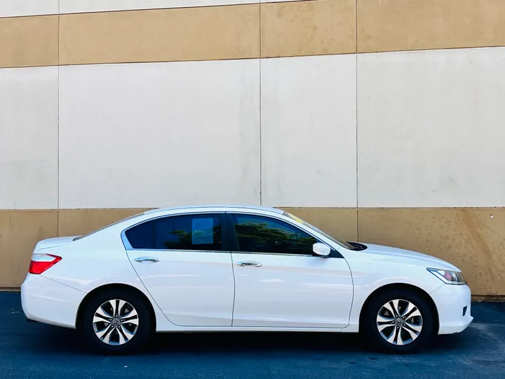 WHITE, 2015 HONDA ACCORD Image 26