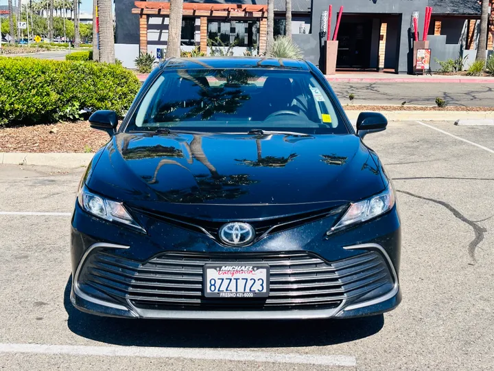 BLACK, 2022 TOYOTA CAMRY Image 2