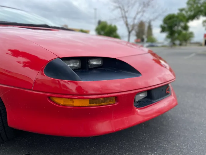 RED, 1994 CHEVROLET CAMARO Image 17