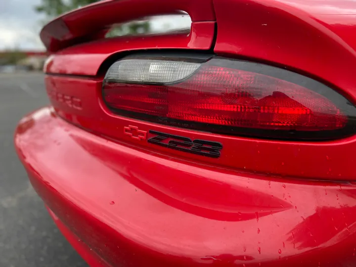 RED, 1994 CHEVROLET CAMARO Image 22