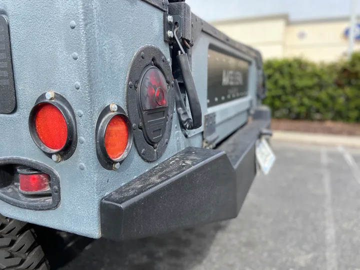 BLUE, 1989 AM GENERAL HMMWV Image 26