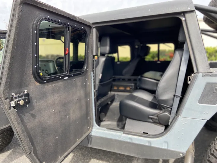 BLUE, 1989 AM GENERAL HMMWV Image 33