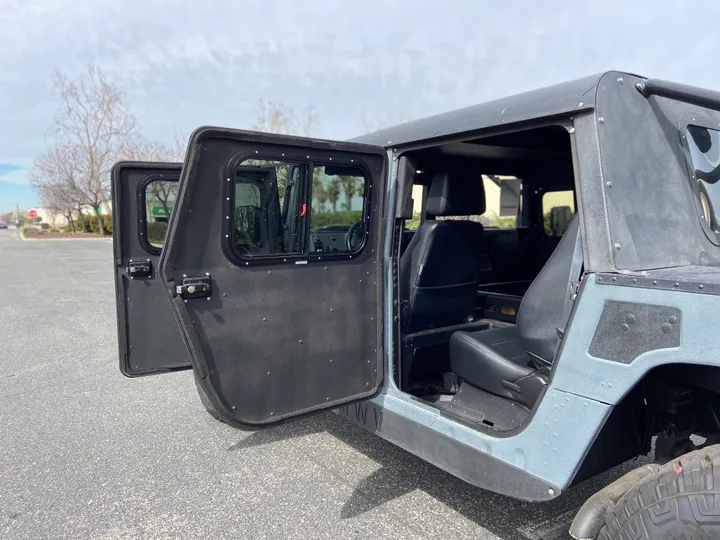 BLUE, 1989 AM GENERAL HMMWV Image 38