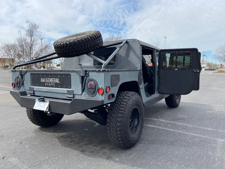 BLUE, 1989 AM GENERAL HMMWV Image 46